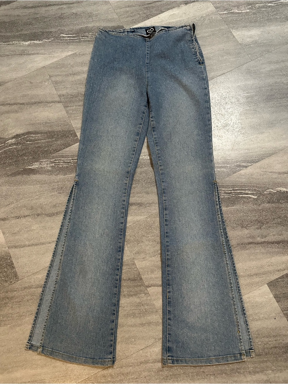 Vintage XOXO brand blue denim Flare Jeans
Size 1/2